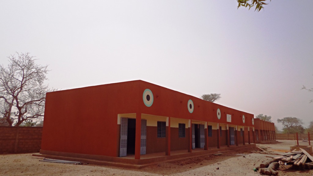 ثلاة فصول دراسية